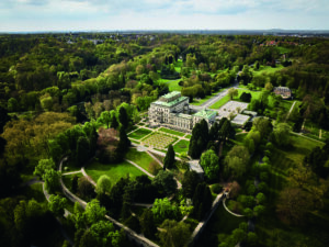 Luftaufnahme des Hügelparks mit Villa Hügel Südseite