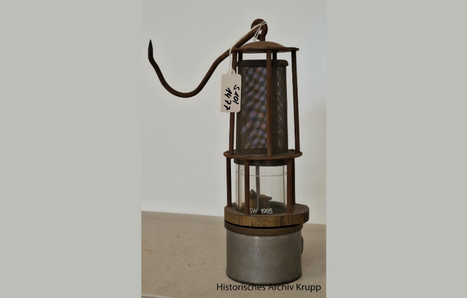 Schenkung der Familie Wolfrom: Grubenlampe mit Henkel und Inschrift HSW, 1985.