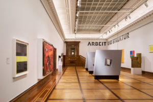 Blick in den Ausstellungsraum - Arbeit und Struktur "21 x 21"