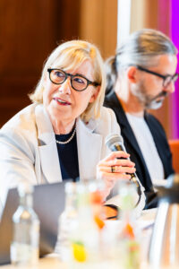 Prof. Dr. Dr. h.c. Ursula Gather, Volker Troche während des Pressegesprächs