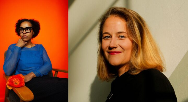 Zwei Fotografien nebeneinander: Links ein Portrait von Esther Heller, die auf einem Stuhl sitzt vor einem roten Hintergrund. Rechts ein Portrait von Evelyn Kreutzer die über ihre Schulte in die Kamera blickt, vor einem hellen Hintergrund.