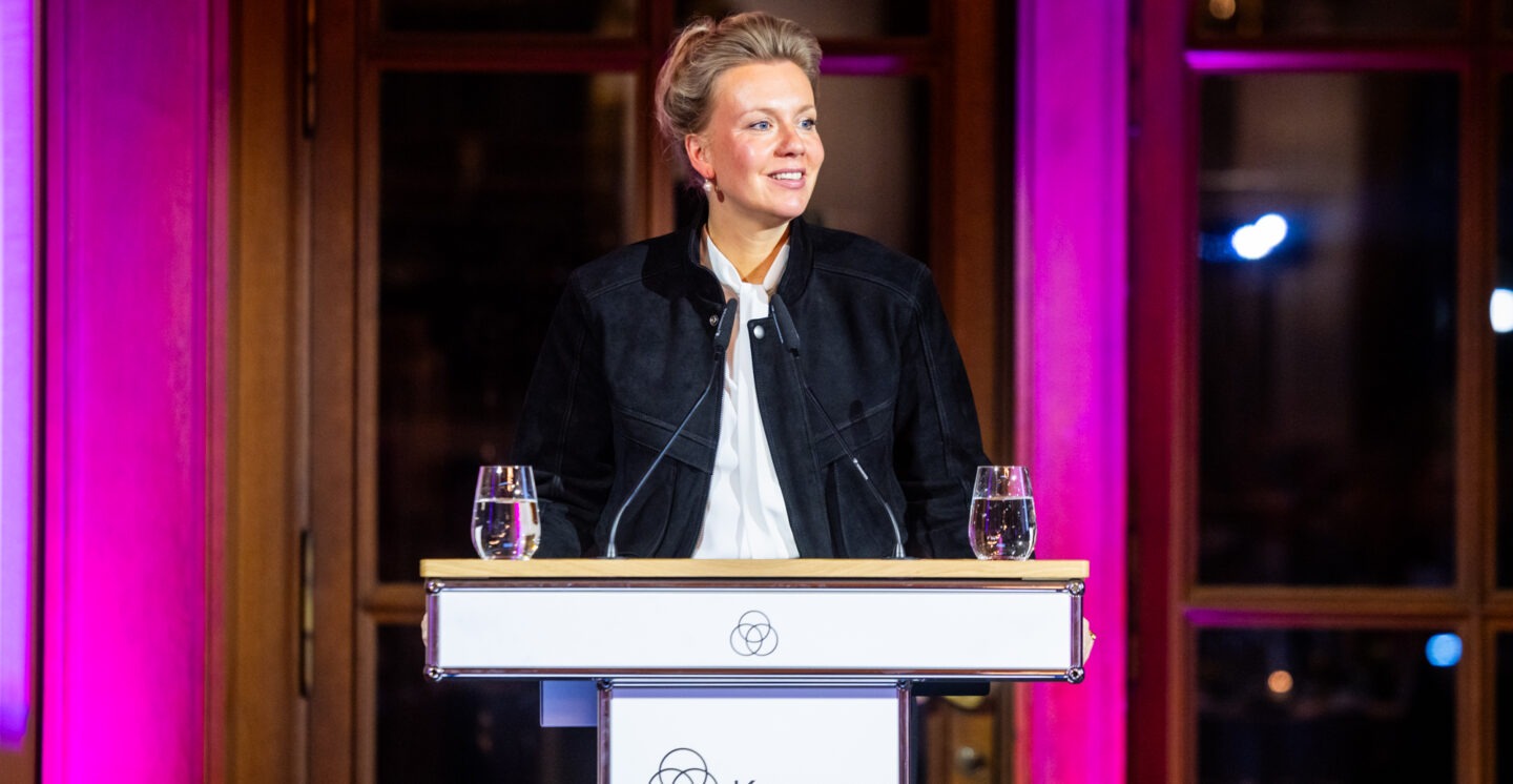 Ina Brandes hält eine Rede.